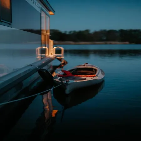 Hausboot Am Prerauer Stich In * 策德尼克