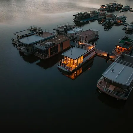 Hausboot Am Prerauer Stich In