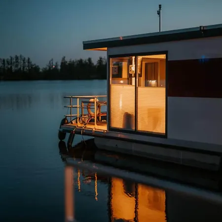 船屋 Hausboot Am Prerauer Stich In *