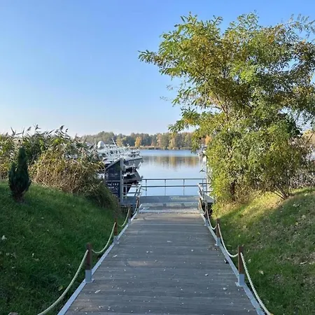 船屋 Hausboot Am Prerauer Stich In 策德尼克