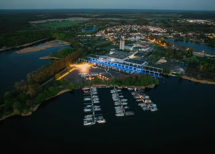 Havel River Houseboat تسيهدينك