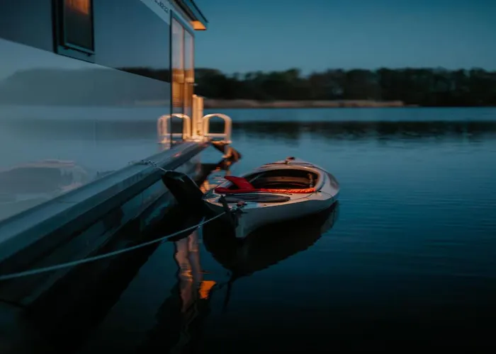 Havel River Houseboat * تسيهدينك
