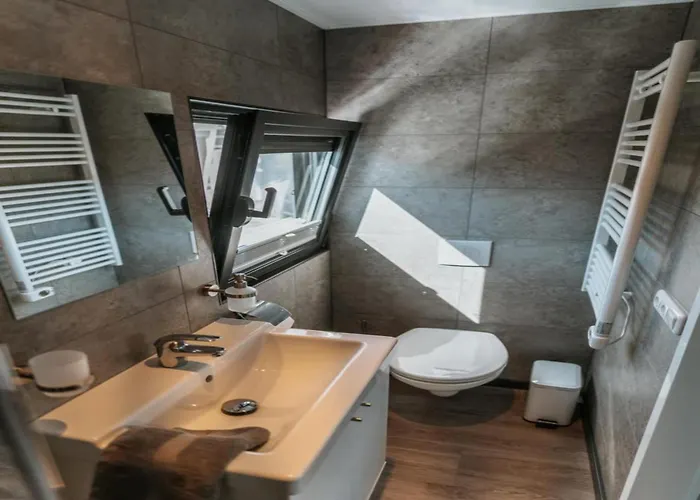 Havel River Houseboat بوتيل