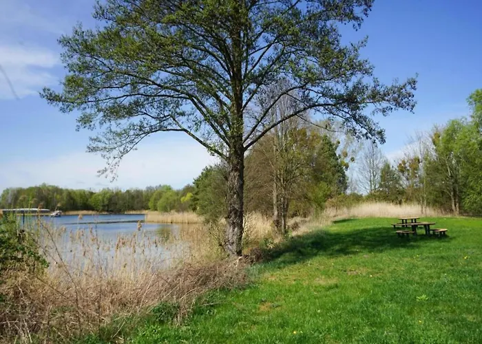 بوتيل Havel River Houseboat